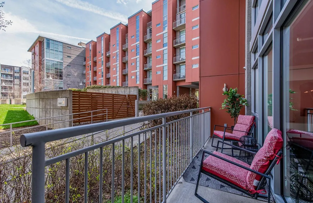 Modern Country 1Bd 2-Story Nashville Condo-1